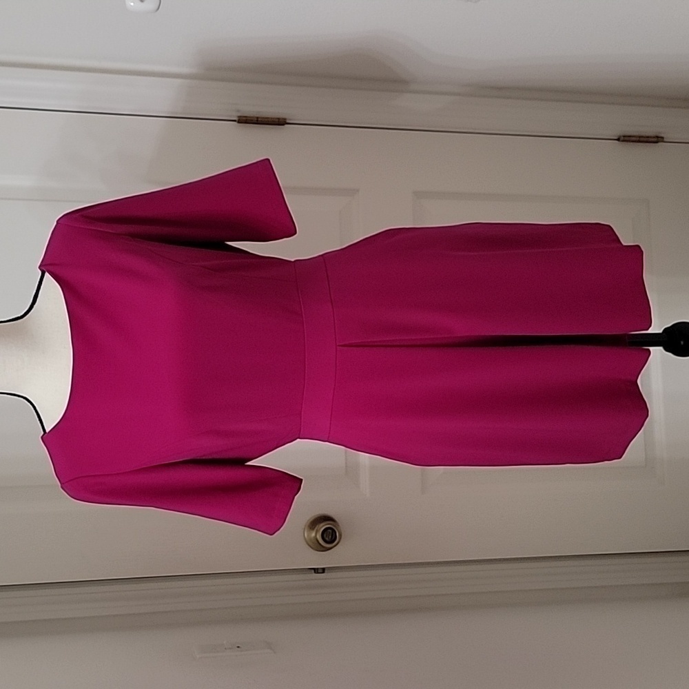 Forever 21 Size M Fuchsia Short Sleeve Sheath Dress, Rear Zipper Closure, EUC